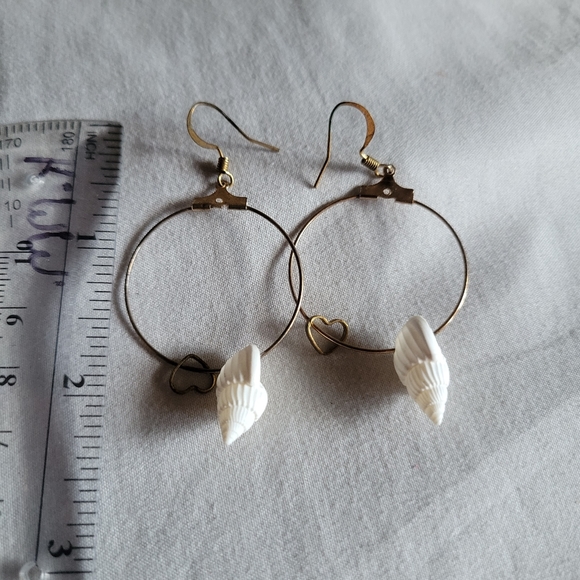 Shell earrings - Picture 2 of 2